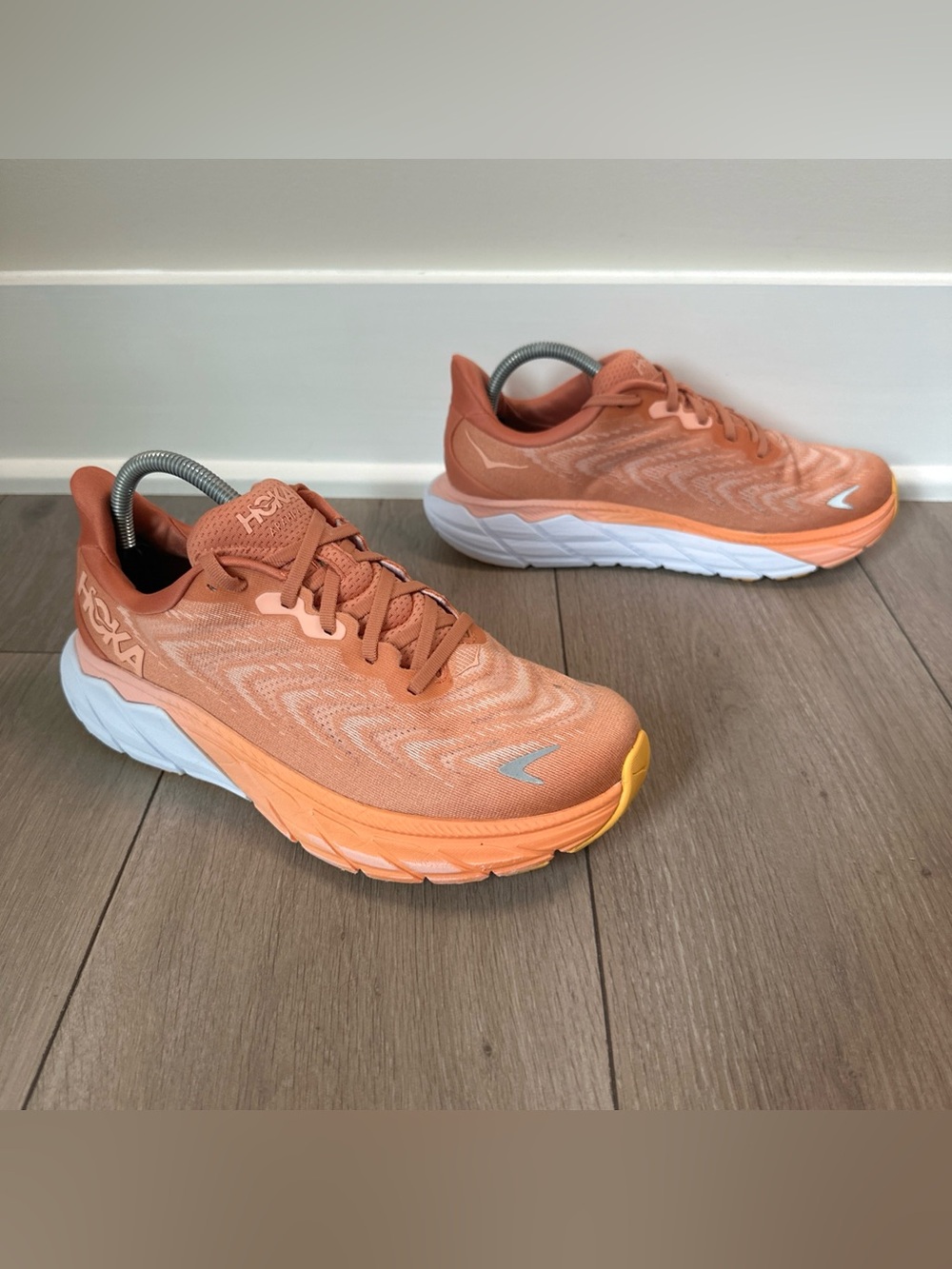 Hoka One One Arahi 6 Womens Size 9.5 Running Shoes Sneakers Sun Baked Orange